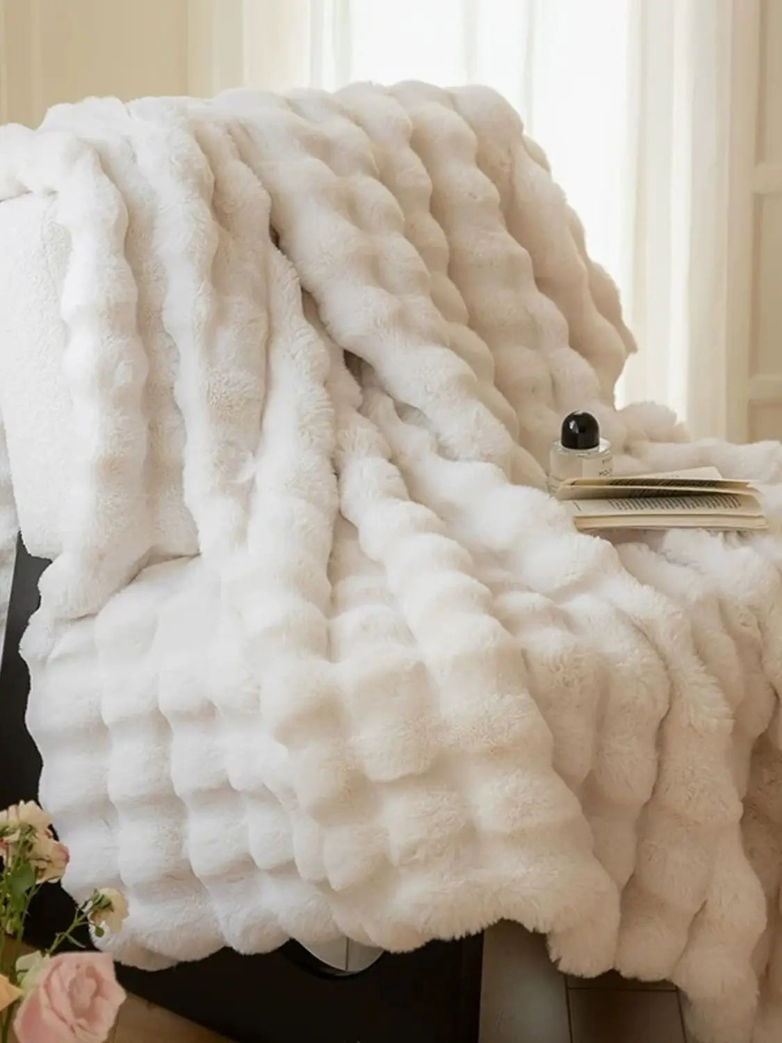 Cloud Plush Blanket — Soft & Elegant Cozy Throw