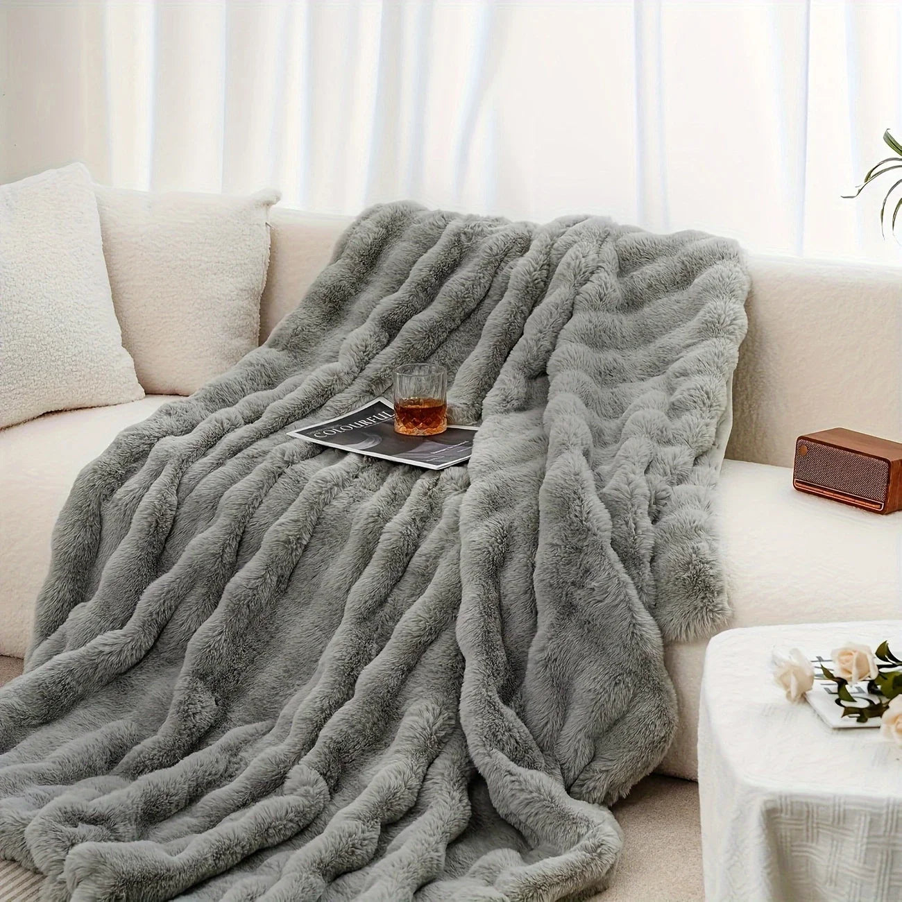 Cloud Plush Blanket — Soft & Elegant Cozy Throw