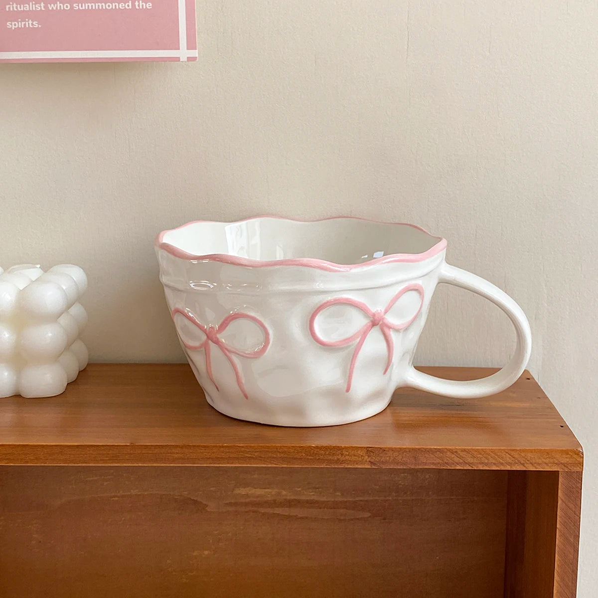 Bow-Trim Porcelain Mug — A Touch of Soft Elegance for Your Mornings