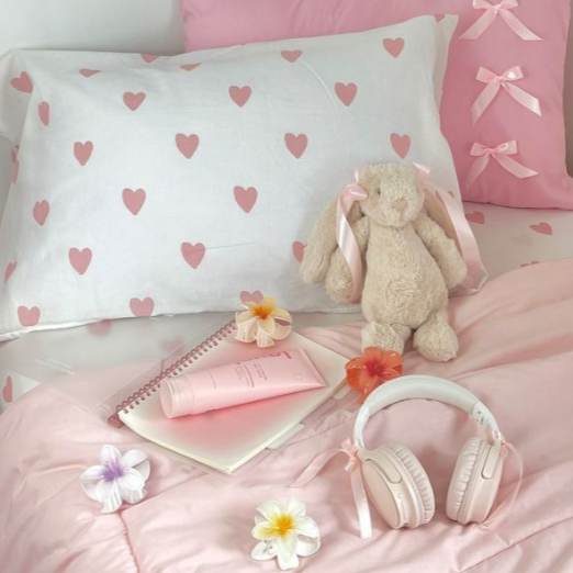 Pink Sweetheart Bedding Set – Luxurious and Romantic Bedroom Decor