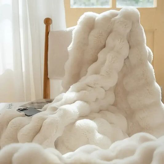 Cloud Plush Blanket — Soft & Elegant Cozy Throw